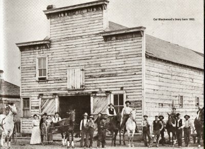Cal Blackwood&acute;s livery barn 1902